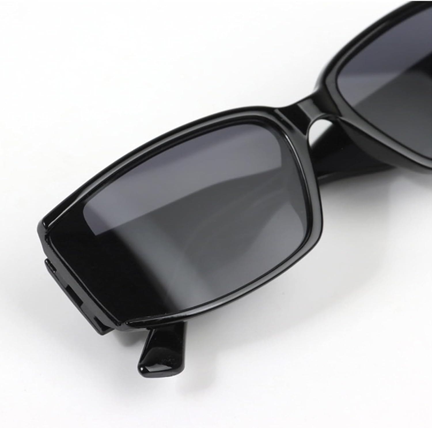 2024 Trendy Square Frame Sunglasses – Fashionable Black Shades for Men & Women